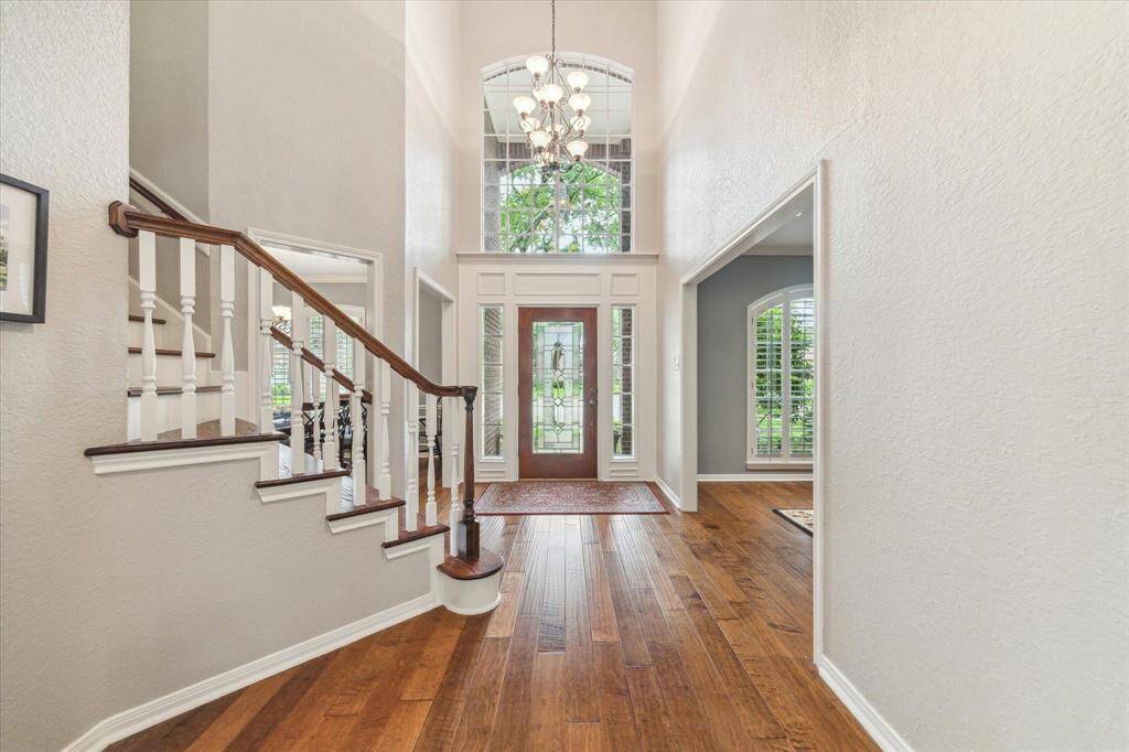 Formal dining and office/sitting room located off of entryway