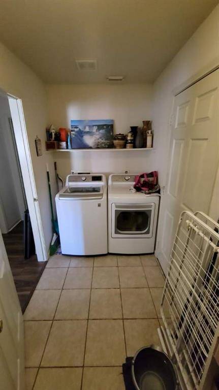 HUGE LAUNDRY ROOM