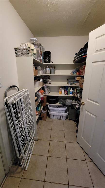 BUILT IN SOTRAGE IN THE LAUNDRY ROOM