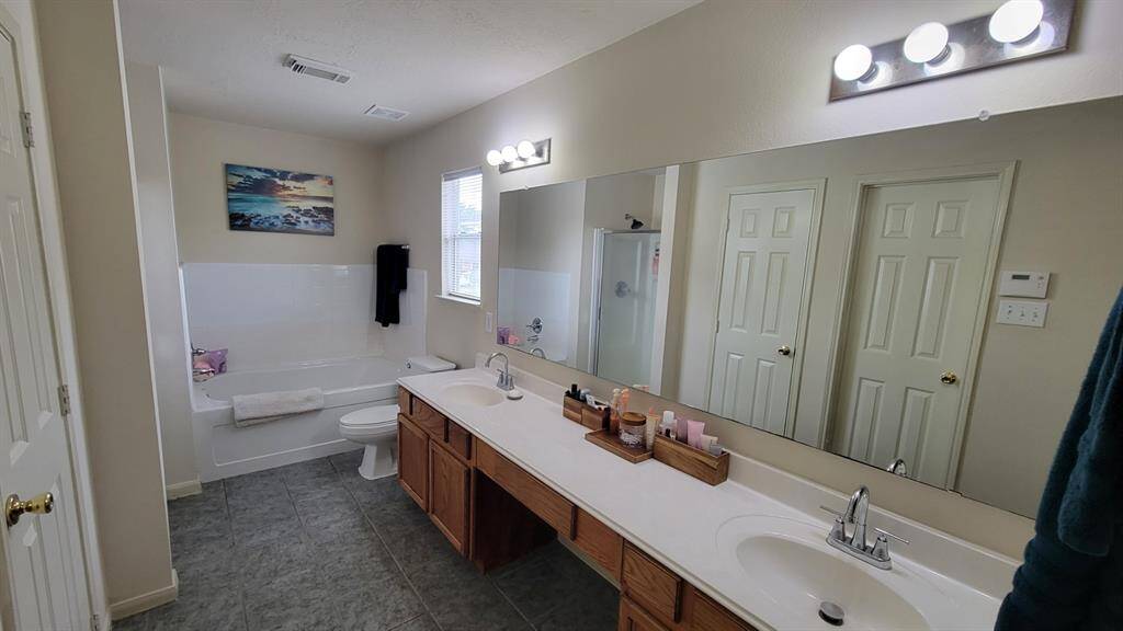 PRIMARY BATHROOM HIS/HER SINKS SEPERATE SHOWER AND GARDENTUB