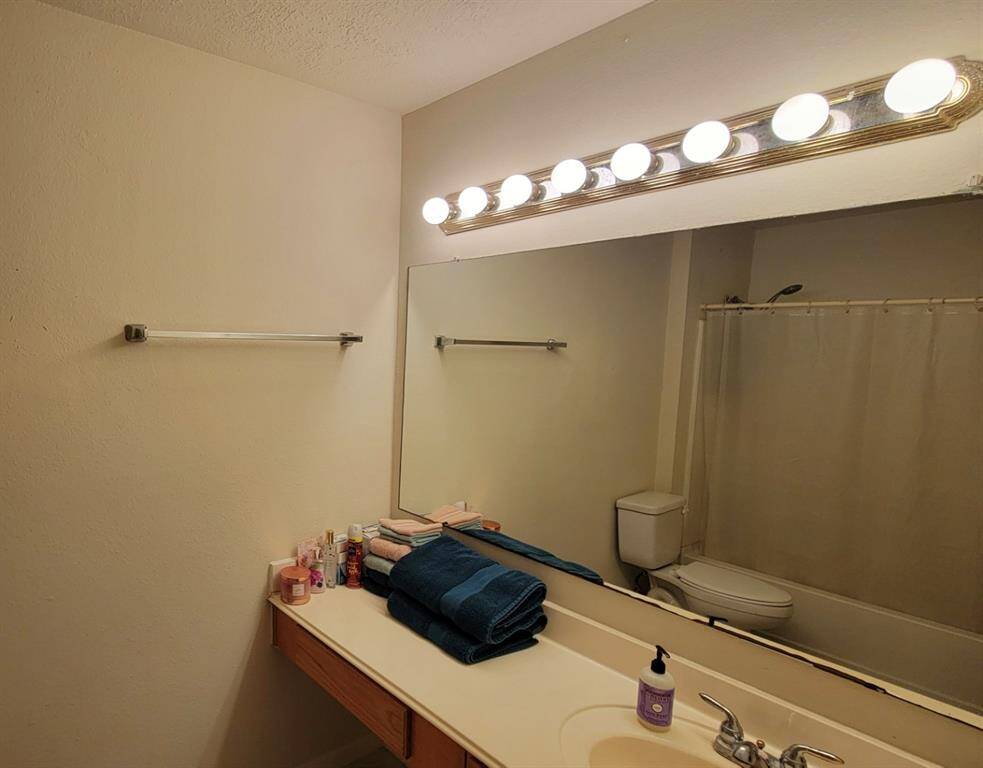 SECONDARY BATHROOM