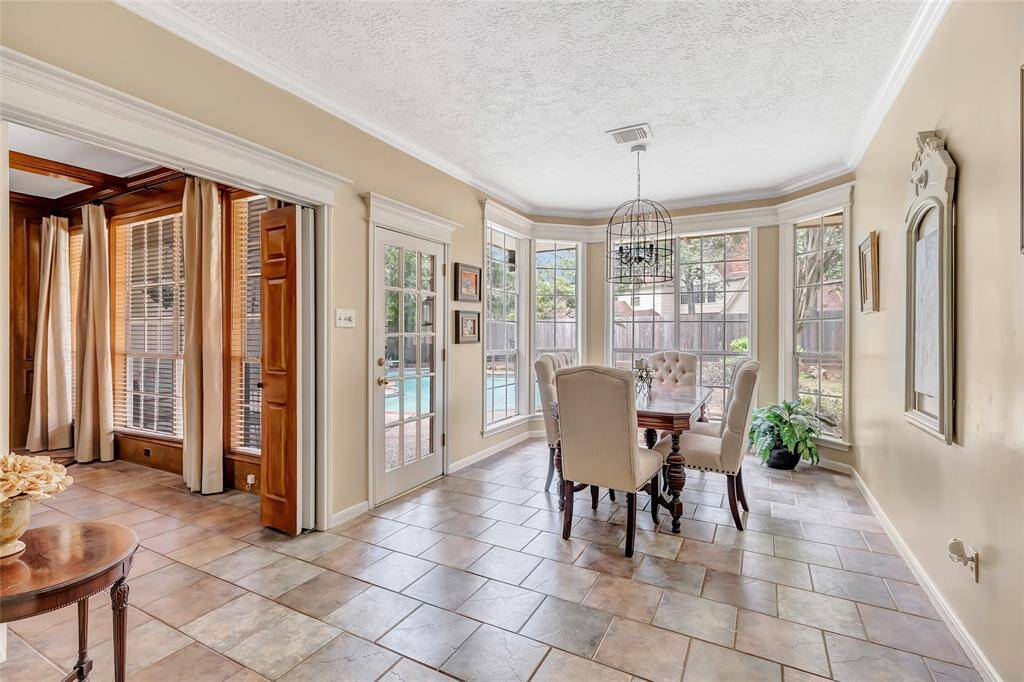 The Breakfast room is between the family room and kitchen. Enjoy your morning coffee with this view of the pool!