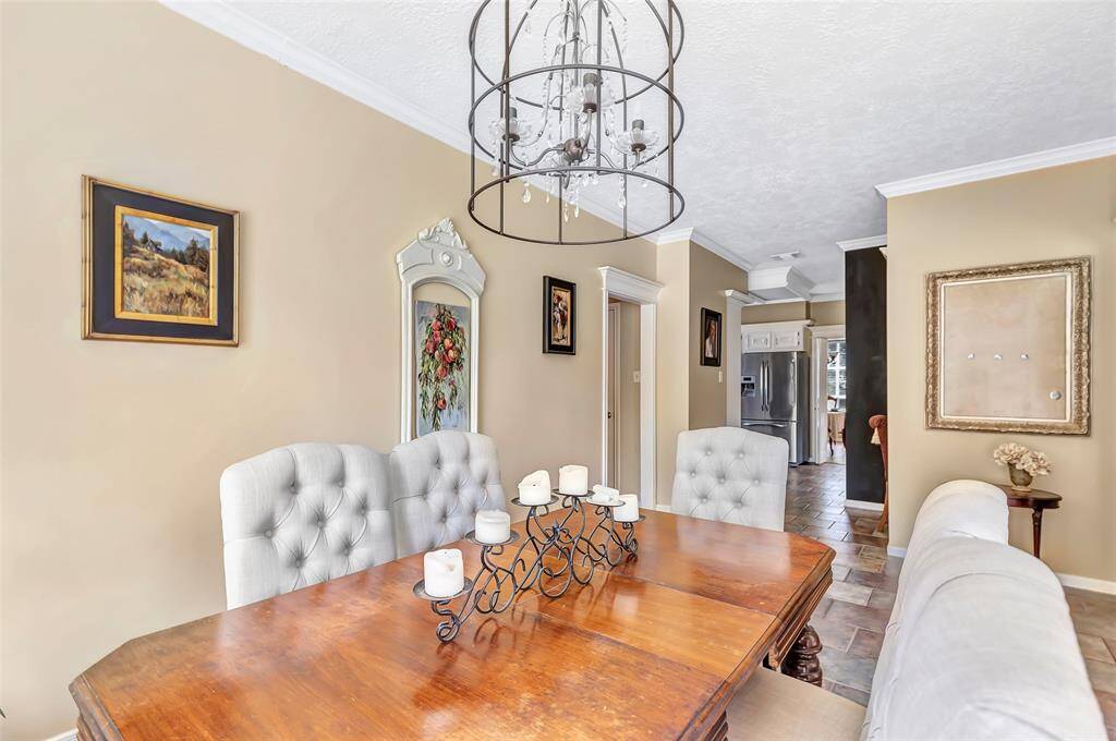The Breakfast room towards the Kitchen