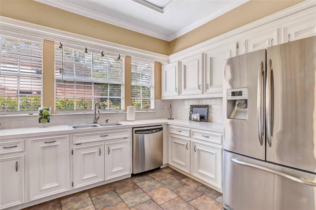 One more Kitchen view.