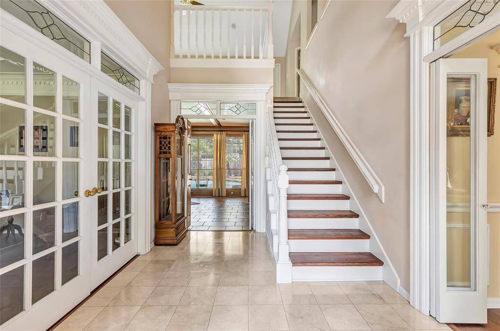 Enter the foyer with the study to the left and the dining room on the right. Straight to the family room.