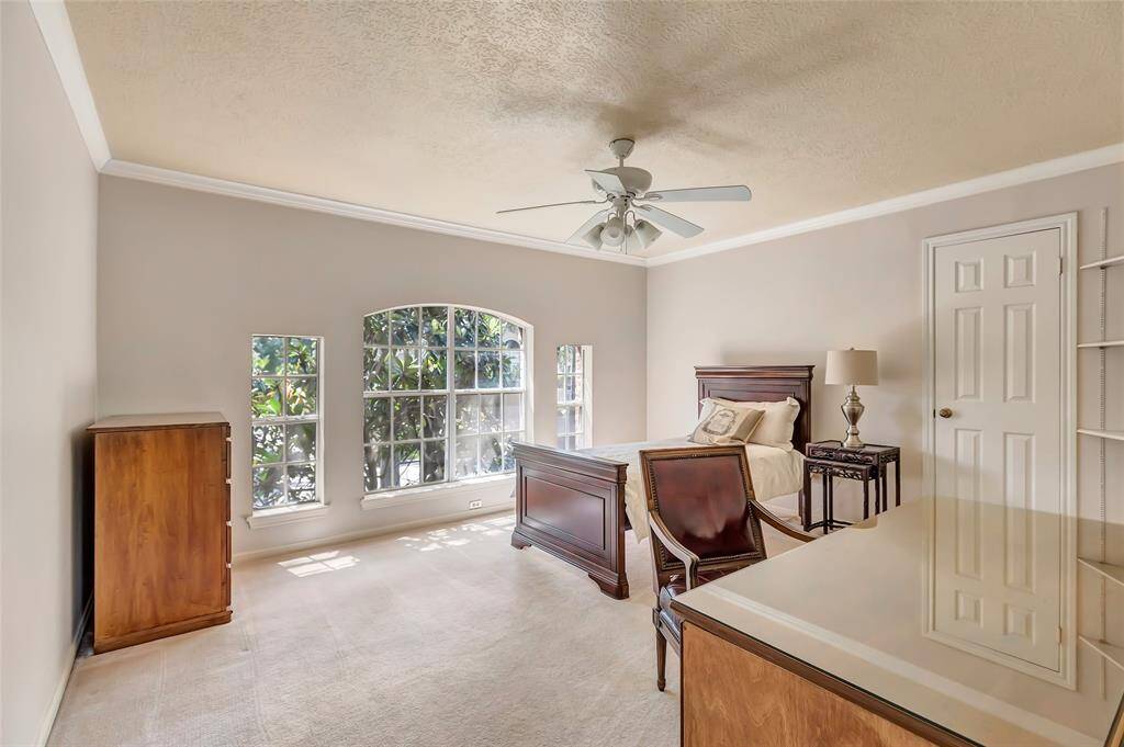 Secondary upstairs bedroom