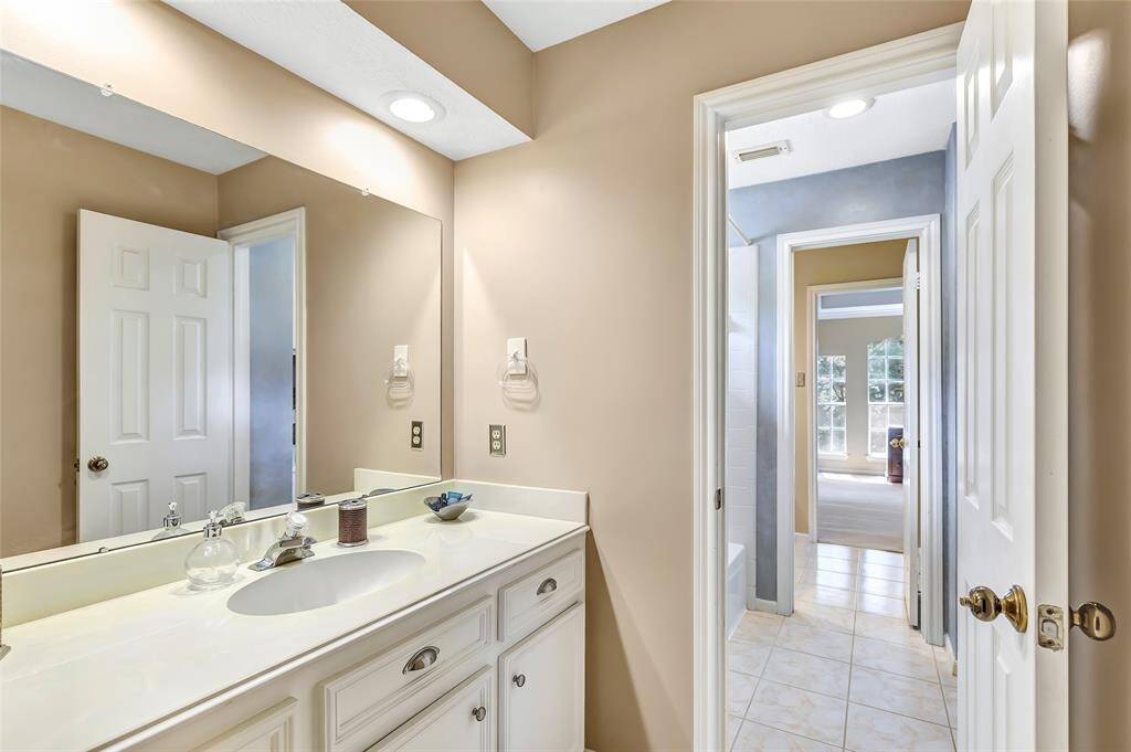 Hollywood Bath upstairs