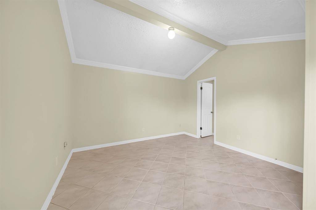 High Ceiling in the Primary