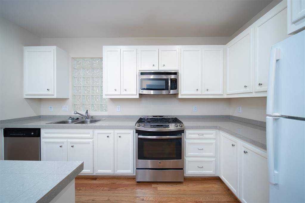 Kitchen with lots of storage