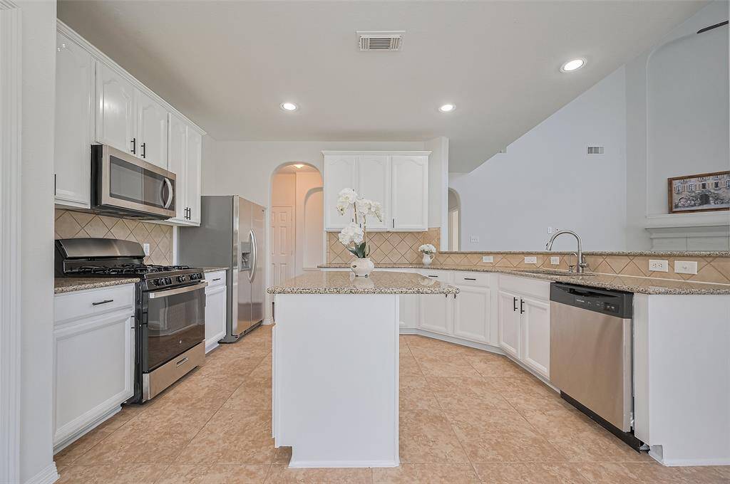 Newly upgraded with sleek appliances and fresh finishes, this kitchen blends elegance with everyday ease.