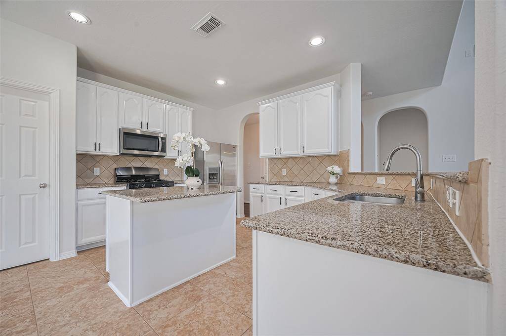 Spacious countertops, smart layout, and stylish details make this kitchen a true inspiration for home chefs.