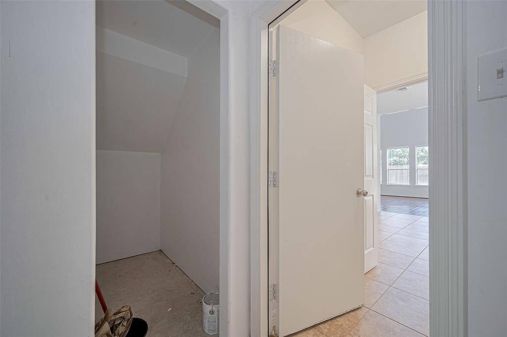 Extra storage space in the garage tidy and practical, this garage features bonus storage space ideal for weekend projects or keeping everything in its place.