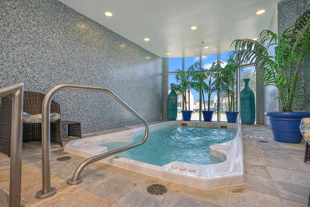RESIDENTS' INDOOR RESISTANCE POOL