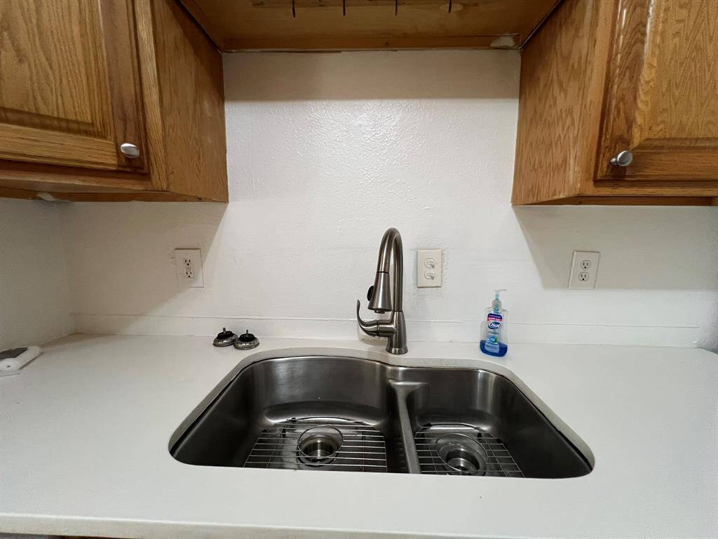 Nice and functional kitchen sink.
