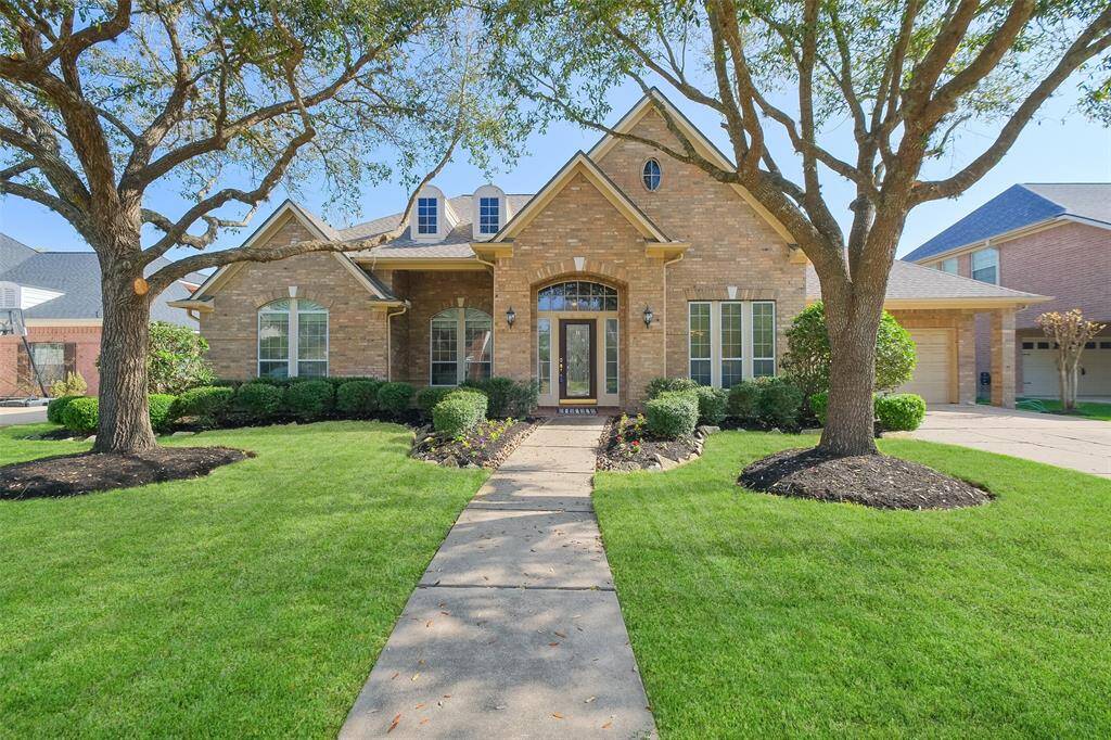 WELCOME TO 7915 CHIANTICT – A PRIME LOCATION WITHPICTURESQUESURROUNDINGS!