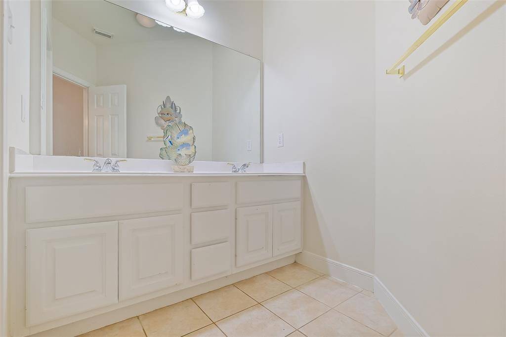GUEST FULL BATHCOMPLETE WITHTUB/SHOWER COMBO.