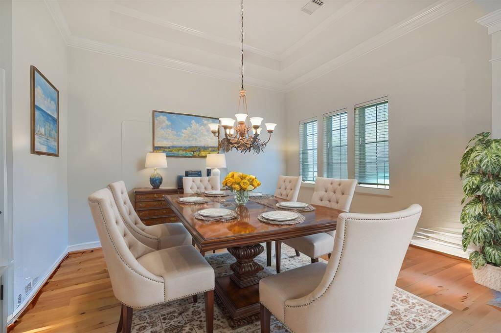 YOUR FORMAL DINING ROOMPERFECT FOR THOSE LARGEFAMILY FEASTS! ***This roomhas been virtually staged.