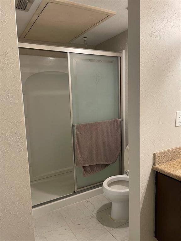 Standing shower with sliding door