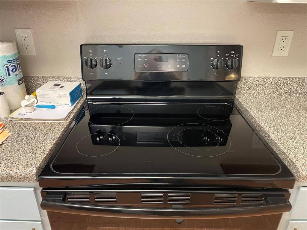 clean cooktop, and oven included.