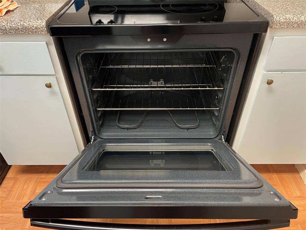 clean cooktop, and oven included.
