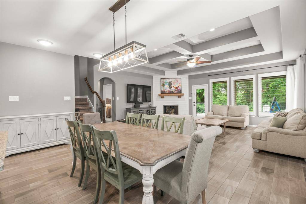 This spacious dining area, situated between the kitchen and family room, is lined with sunlit windows and also offers a large wall for your larger dining furniture cabinet or buffet table.  With this open area, it’s easy to fit any size table, or extend it for larger gatherings.