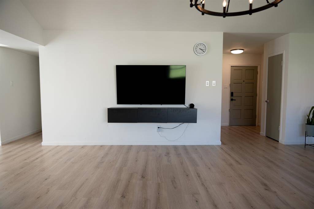 LIVING RM