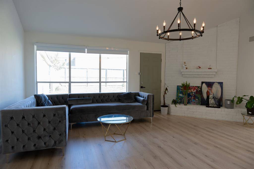 LIVING RM