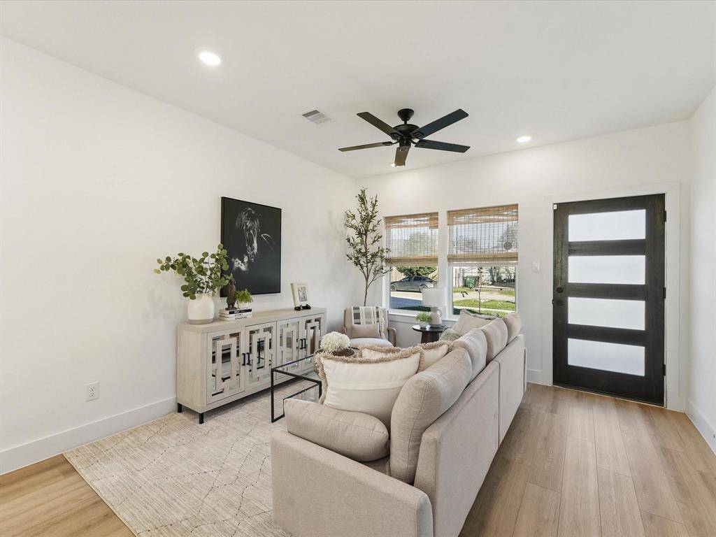 For marketing purpose only. Previous model home. Builder reserves the rights for changes.