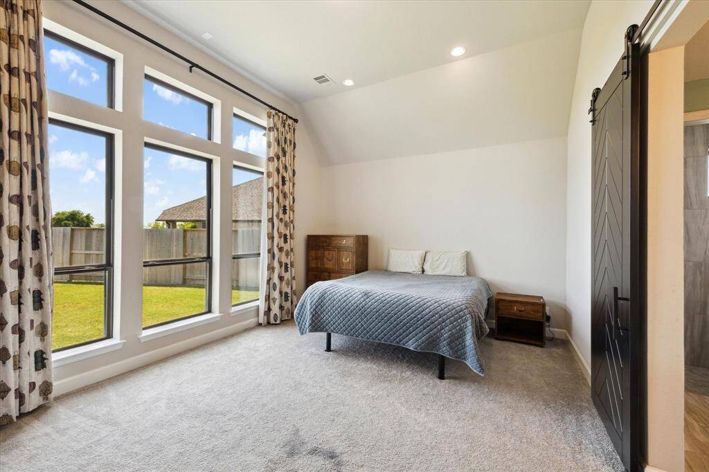 Spacious primary bedroom.