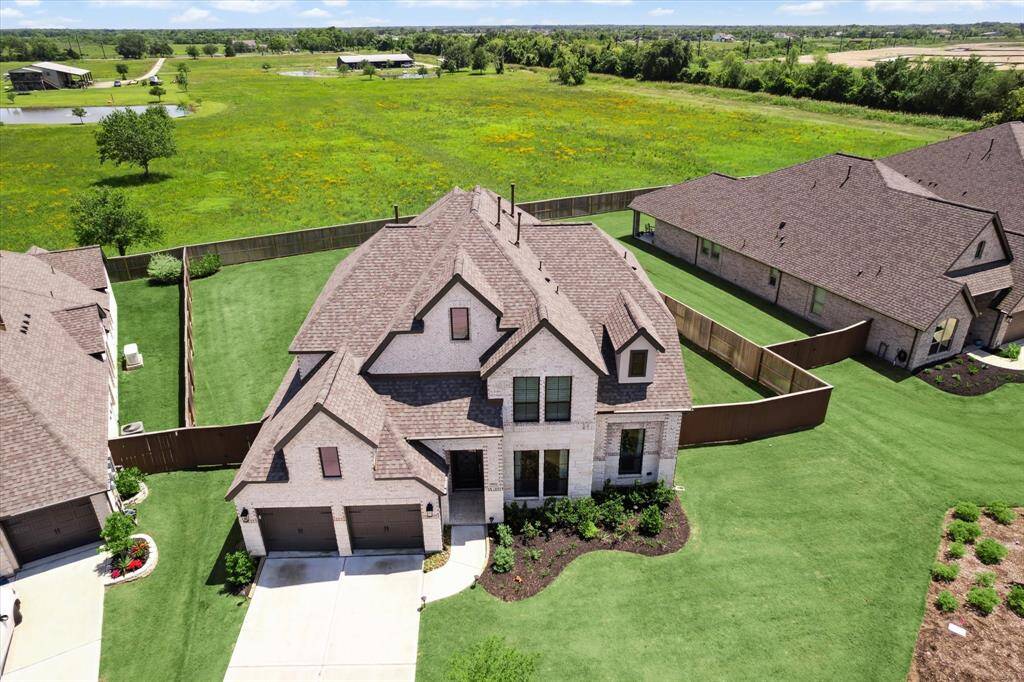 Pool size back yard with no back neighbors.