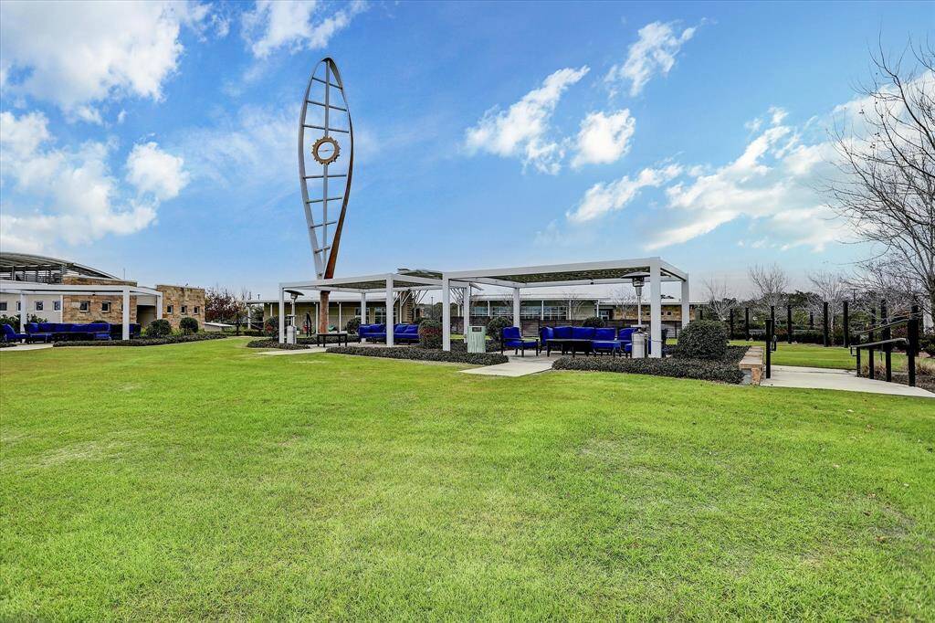 Elementary, Junior and Senior high schools are located within the neighborhood.