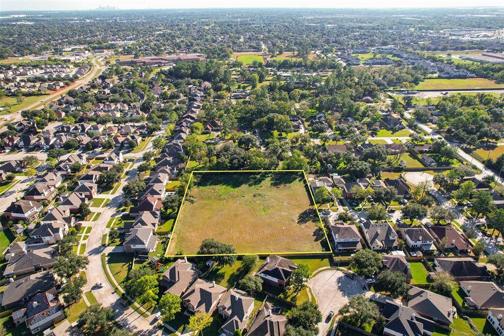 Nestled in the Silverglen West community of North Houston