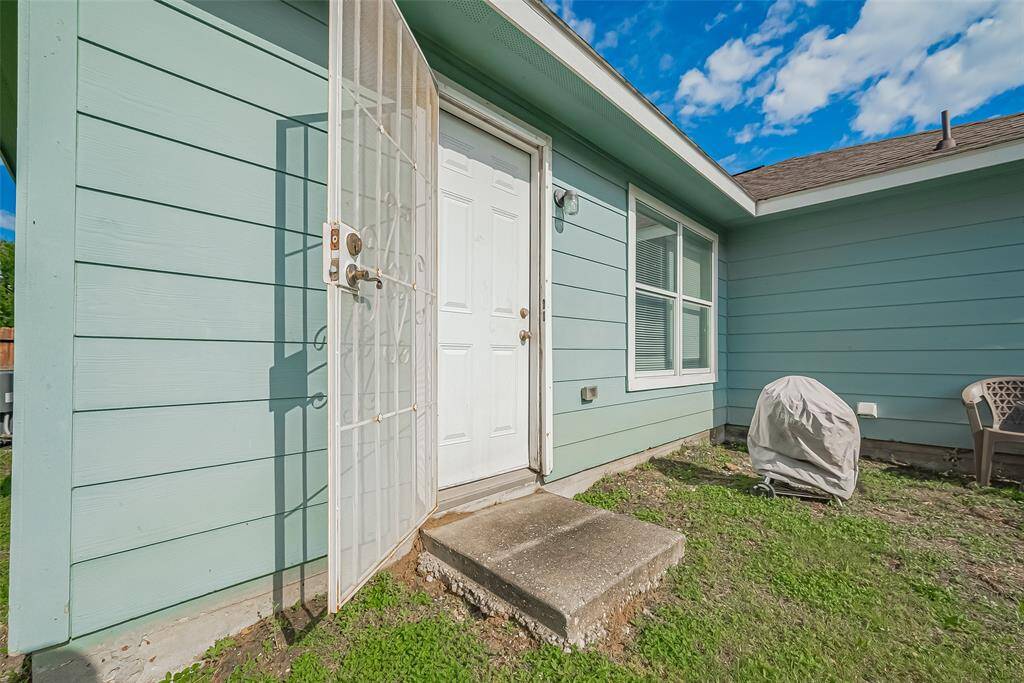 The door leading from the dining room to the back yard.