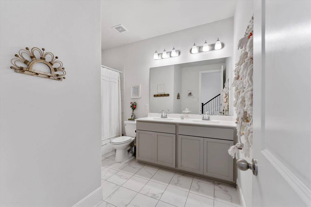 Secondary full bath