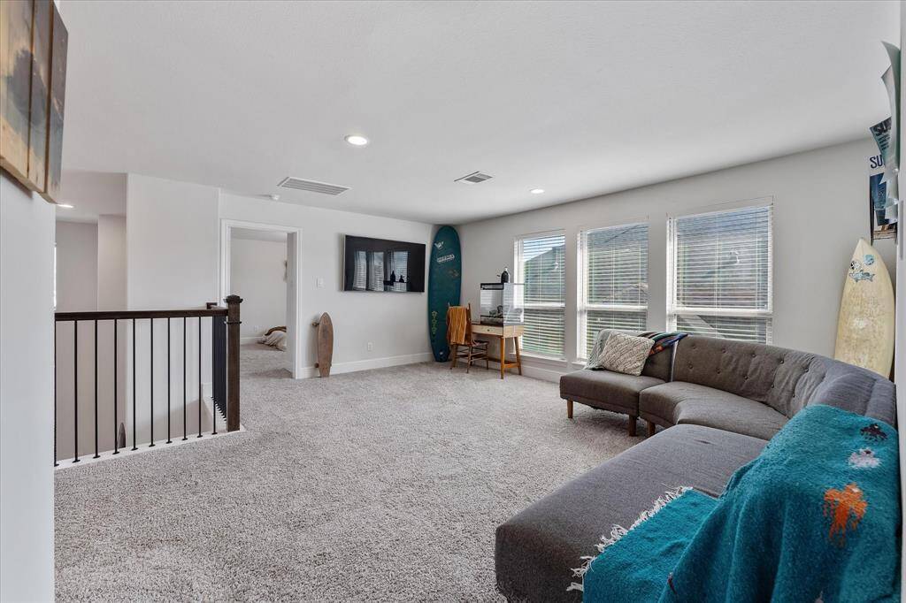 Large upstairs loft