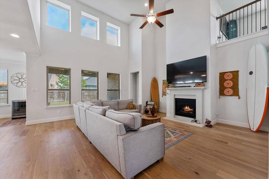 Expansive open living/kitchen floor plan with 18ft ceilings