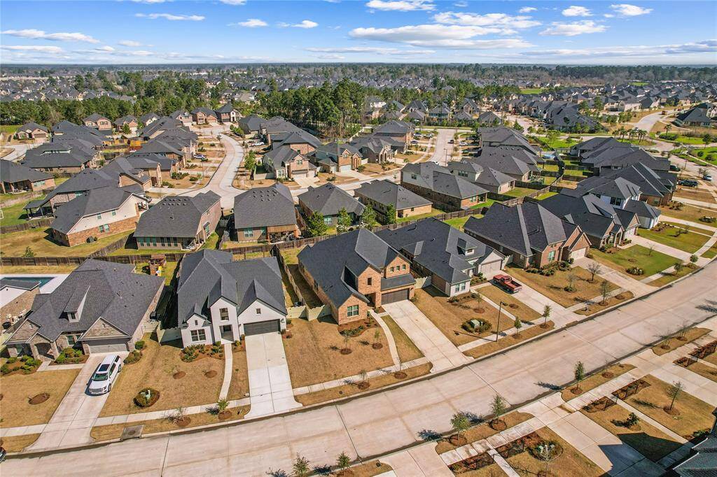 What a great location! Walkable to the pool and rec center
