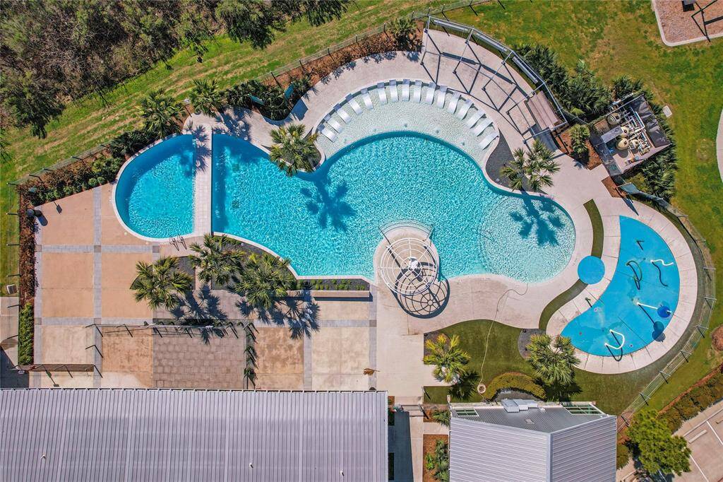 Gorgeous Palmetto neighborhood pool