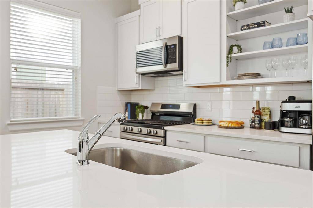 Quartz Countertops and Stainless Appliances