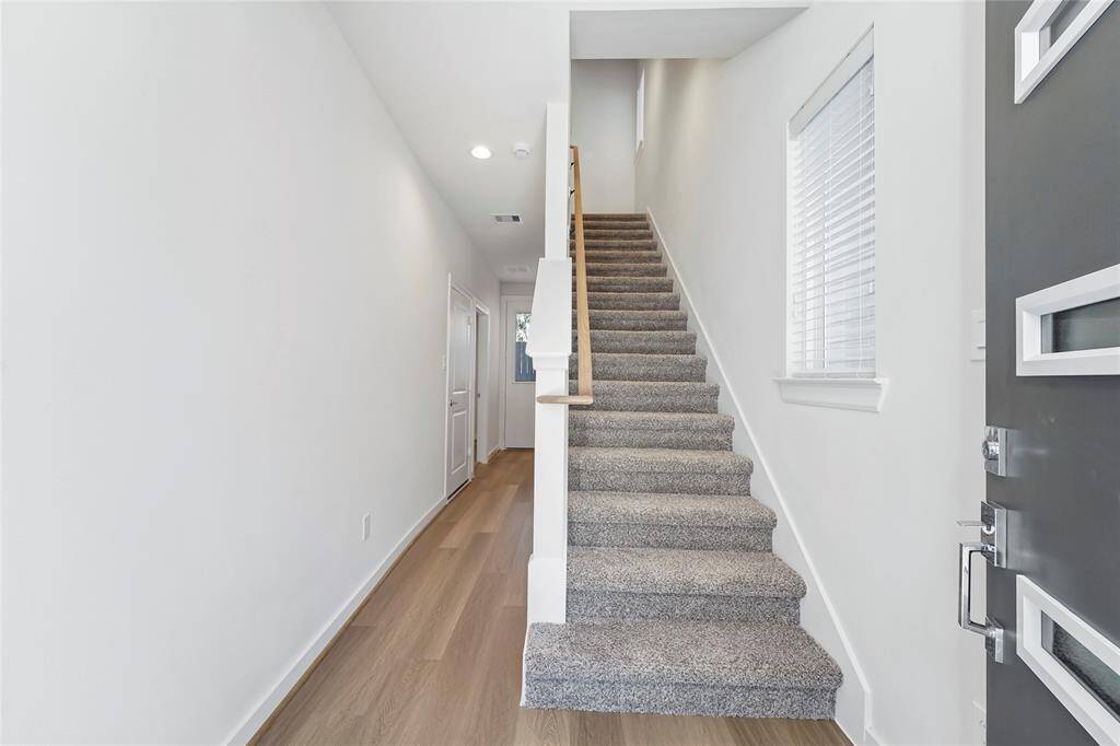 1st Floor Entry