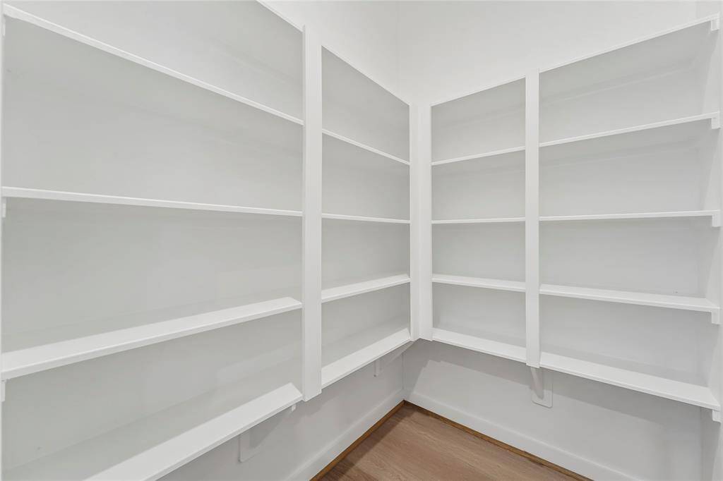 Walk-in Pantry