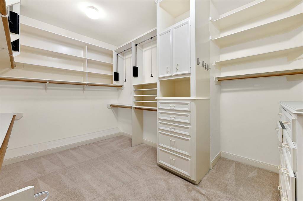 WOW! beautiful walk-in closet is ideal!