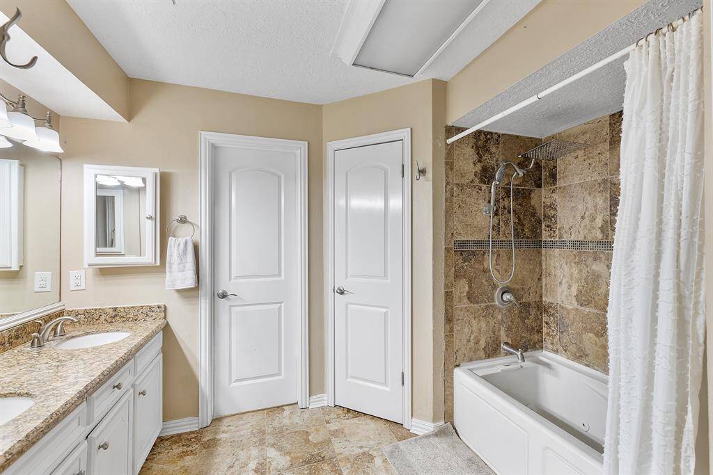 Large en-suite.