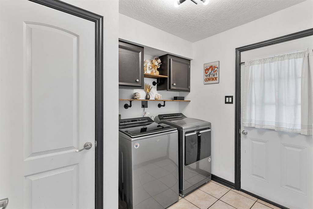 Laundry room with 1/2 bath