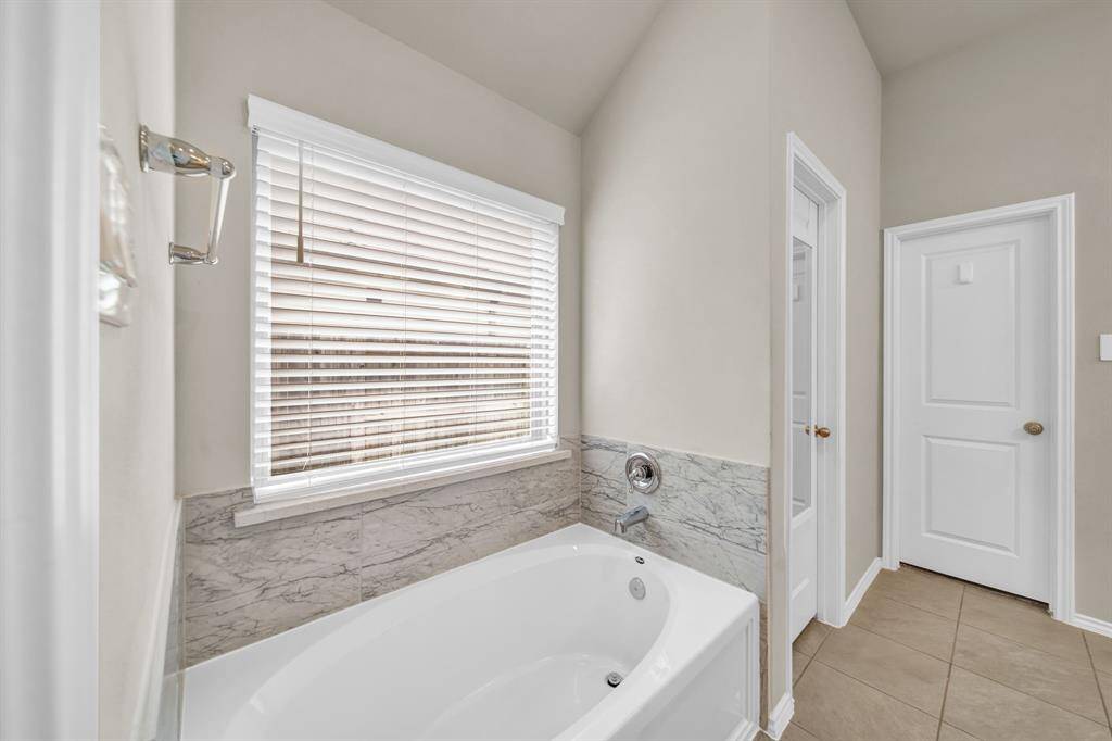 Soaking tub and privacy window.