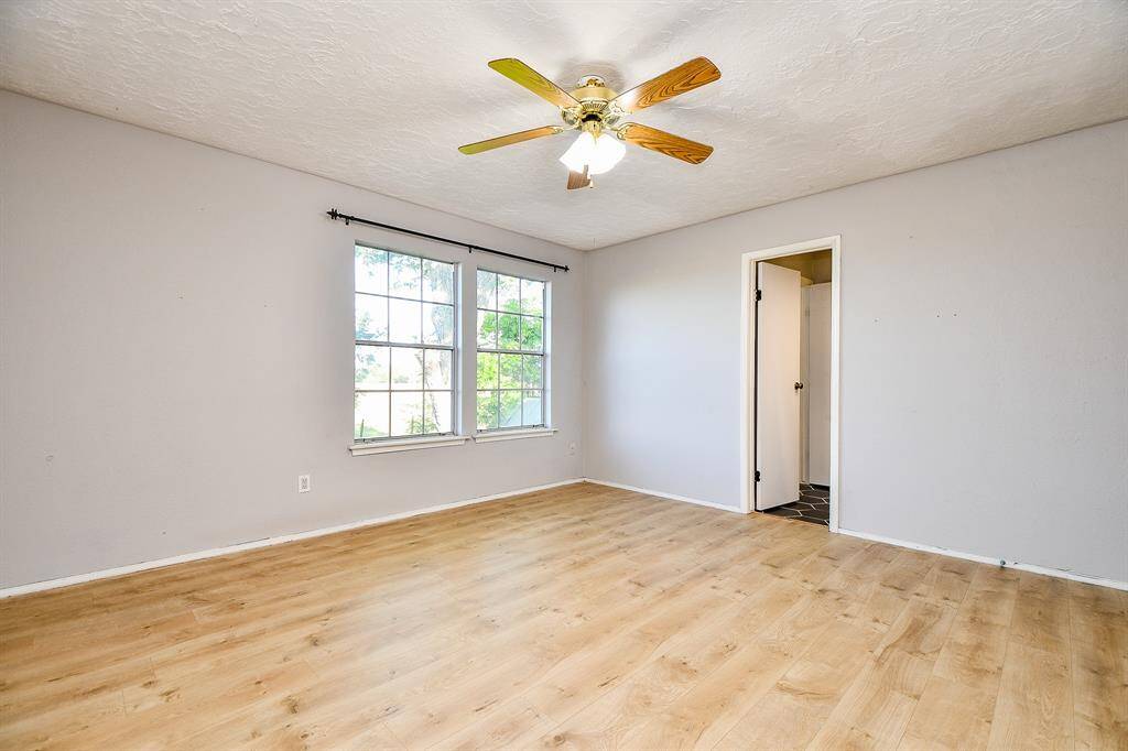 Secondary bedroom with direct access to an updated ensuite bath.