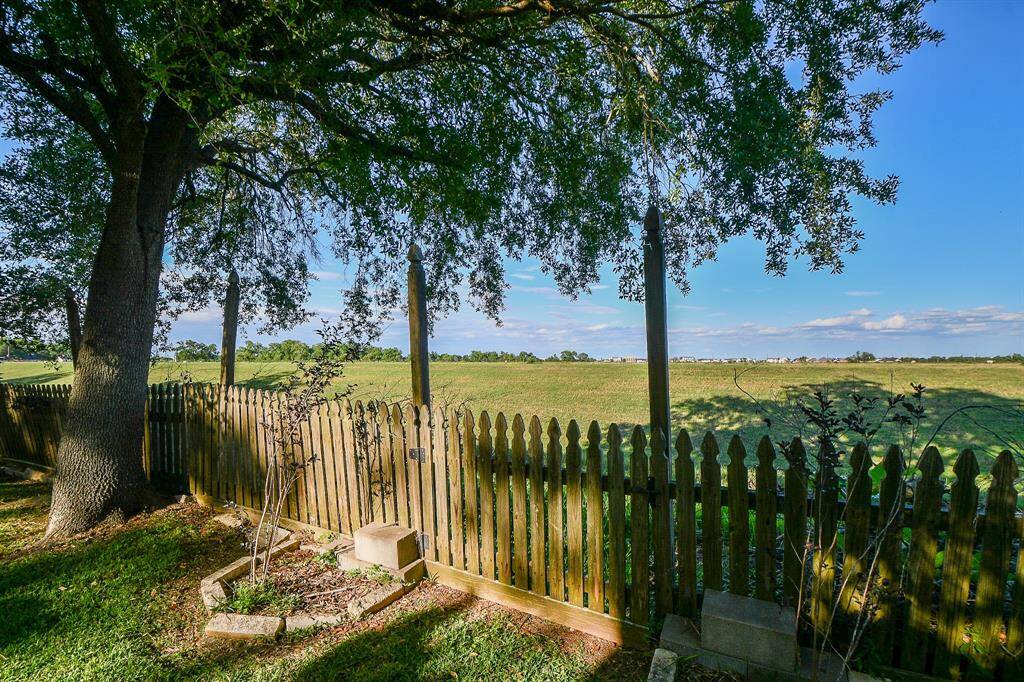 No back neighbors! Enjoy a lush and expansive view for days!