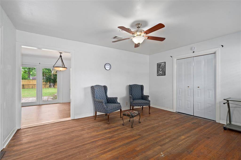 Living Room W/Wood Floors