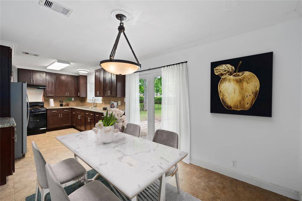 Breakfast Room & Kitchen