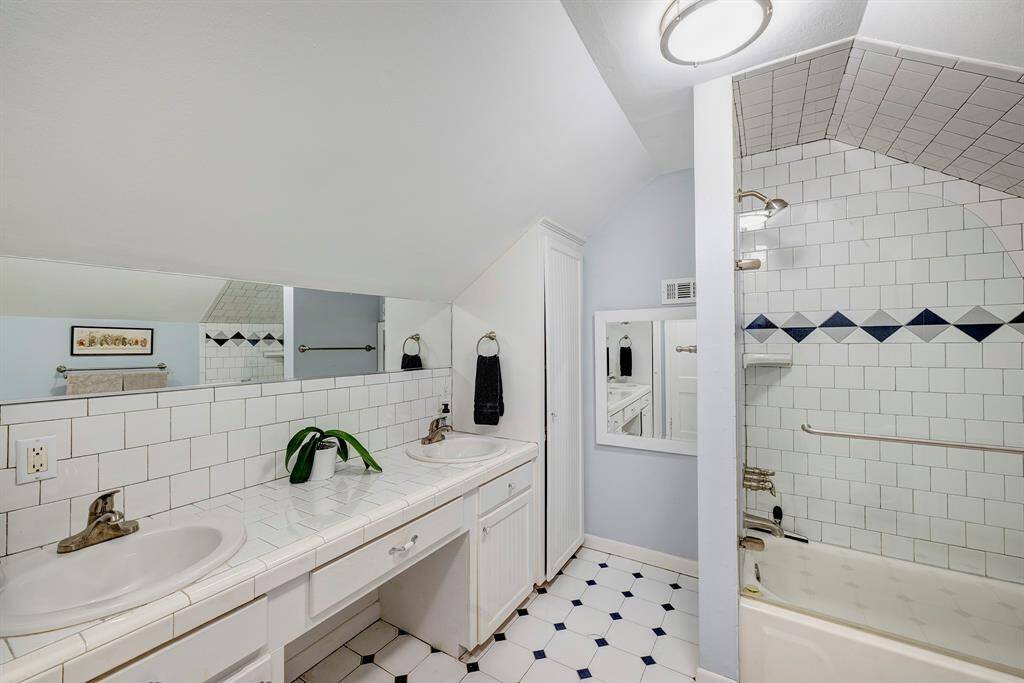 Upstairs bathroom with double sinks and shower/tub.
